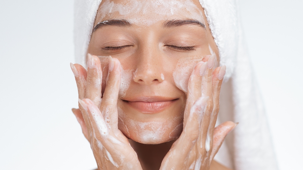 Cómo crear una rutina de belleza minimalista